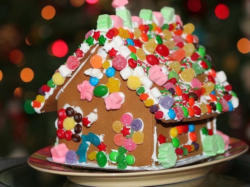 Holiday Gingerbread House Wallpaper - Gingerbread House - HD Wallpaper 