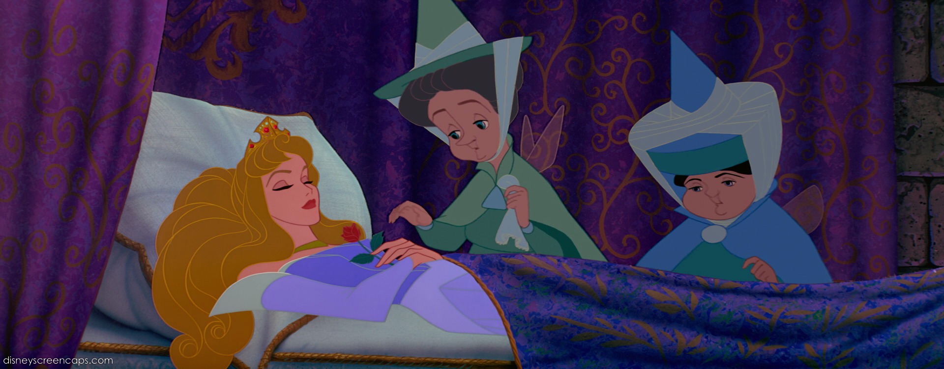 Sleeping Beauty Only Has 18 Lines In The Whole Movie - Sleeping Beauty In Bed - HD Wallpaper 