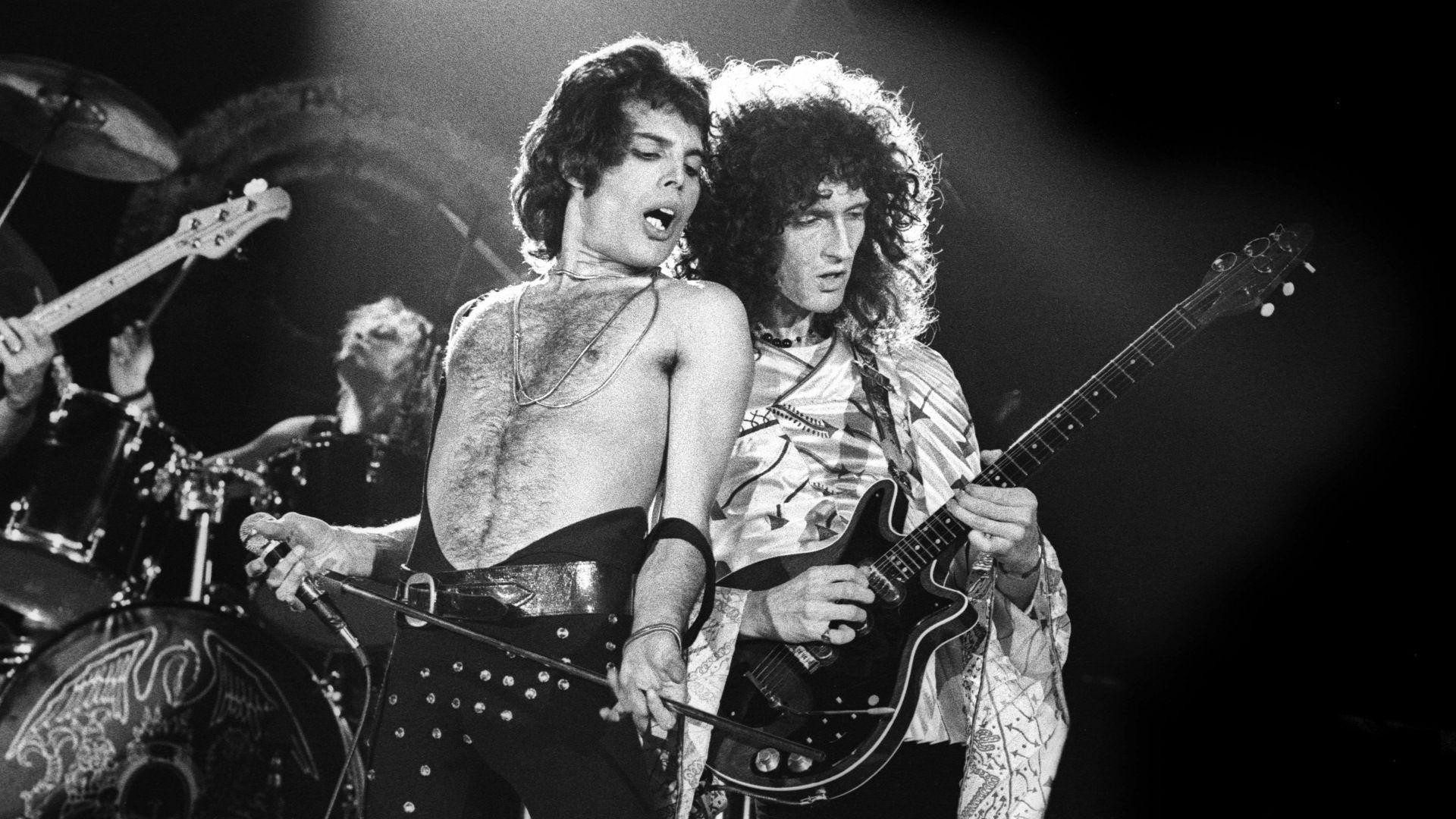 Jimmy Page Wallpaper - Brian May And Freddie - HD Wallpaper 