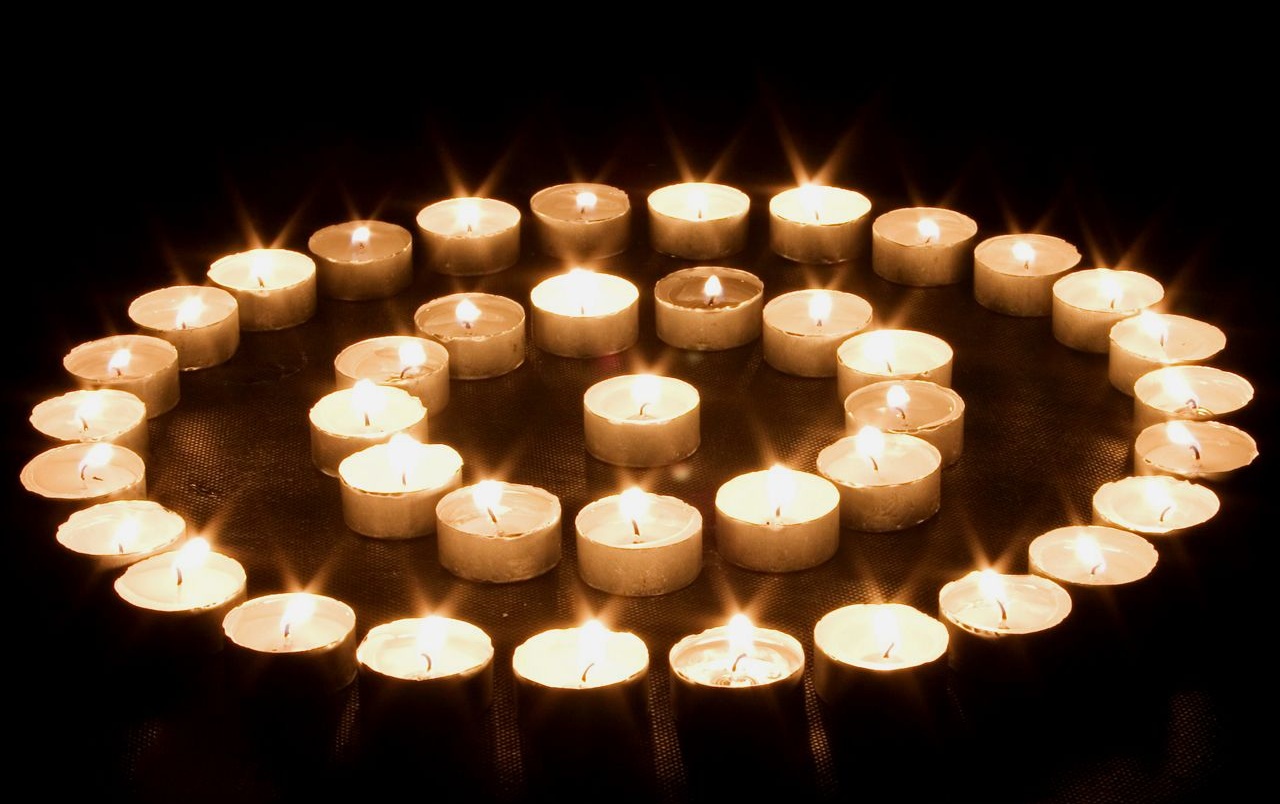 Circular Candles Wallpapers - Diwali 2011 Greetings Cards - HD Wallpaper 