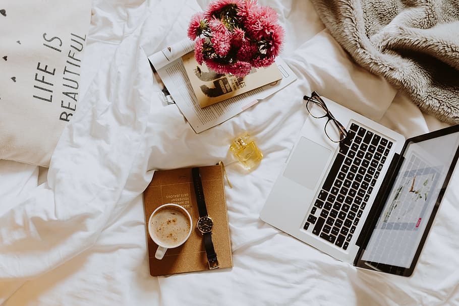 Morning Coffee In Bed - Working In Bed - HD Wallpaper 