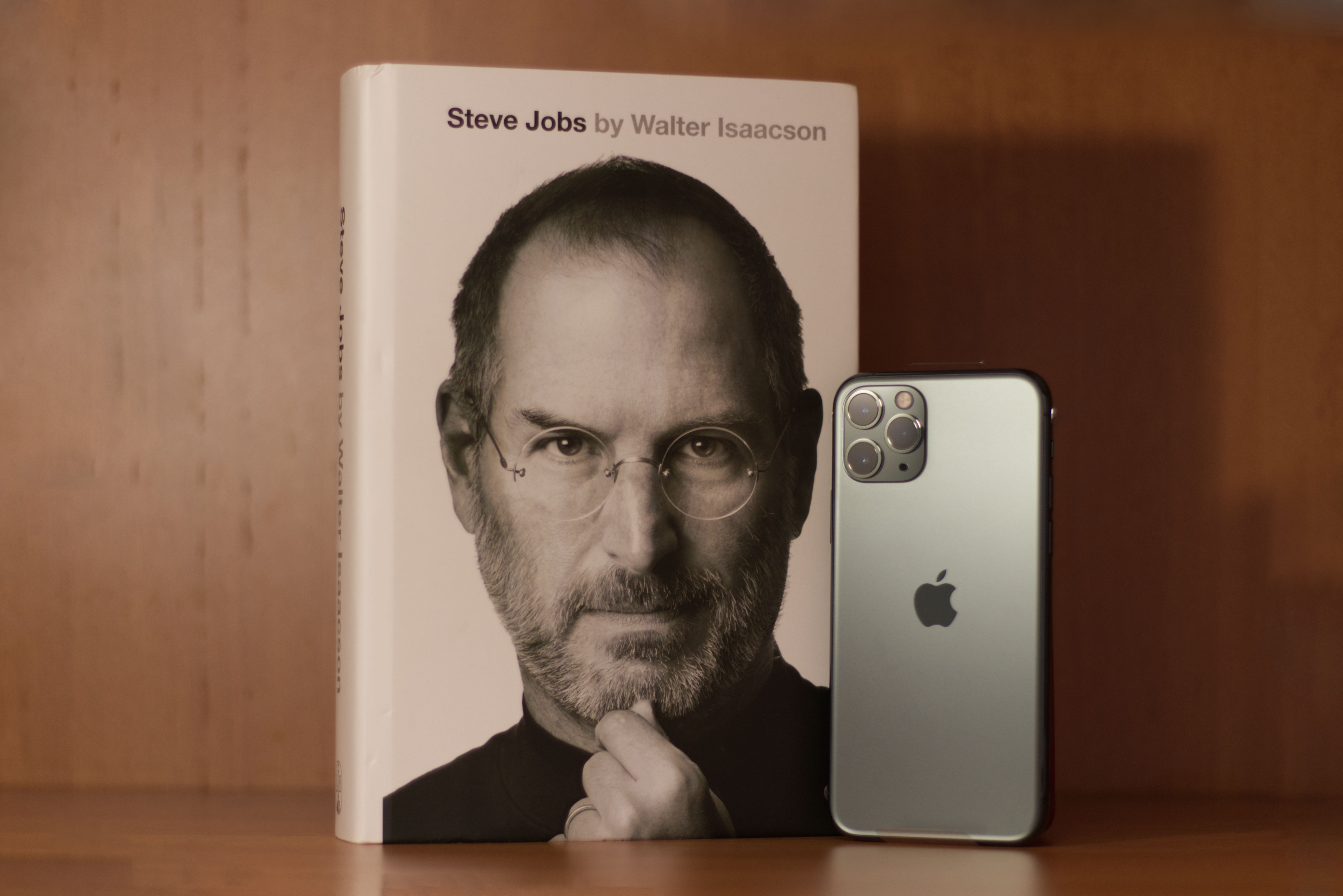 Steve Jobs Iphone 11 - 6024x4020 Wallpaper 
