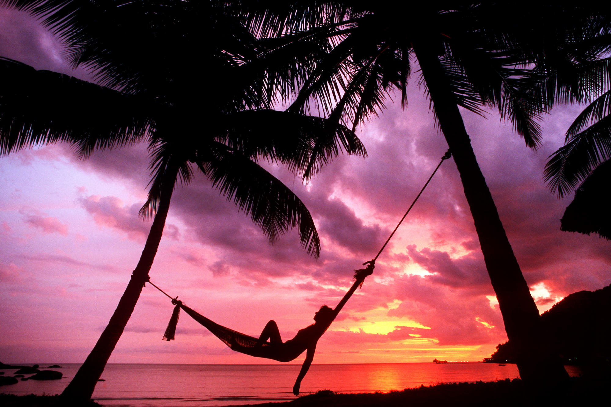 Relaxing In A Hammock - HD Wallpaper 