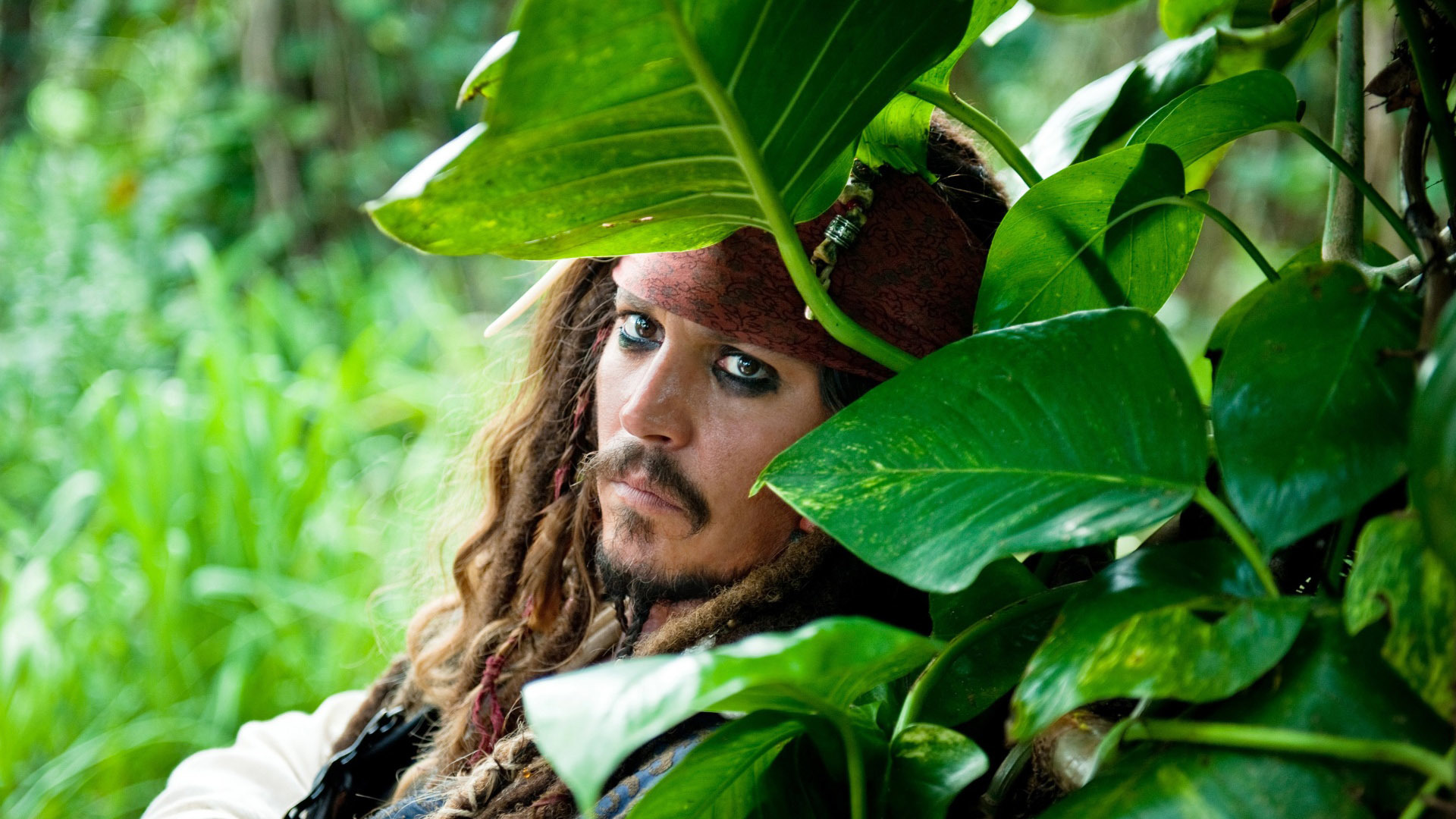 Johnny Depp In Pirate Look - Johnny Depp Hd Wallpaper Pirates Of The Caribbean - HD Wallpaper 