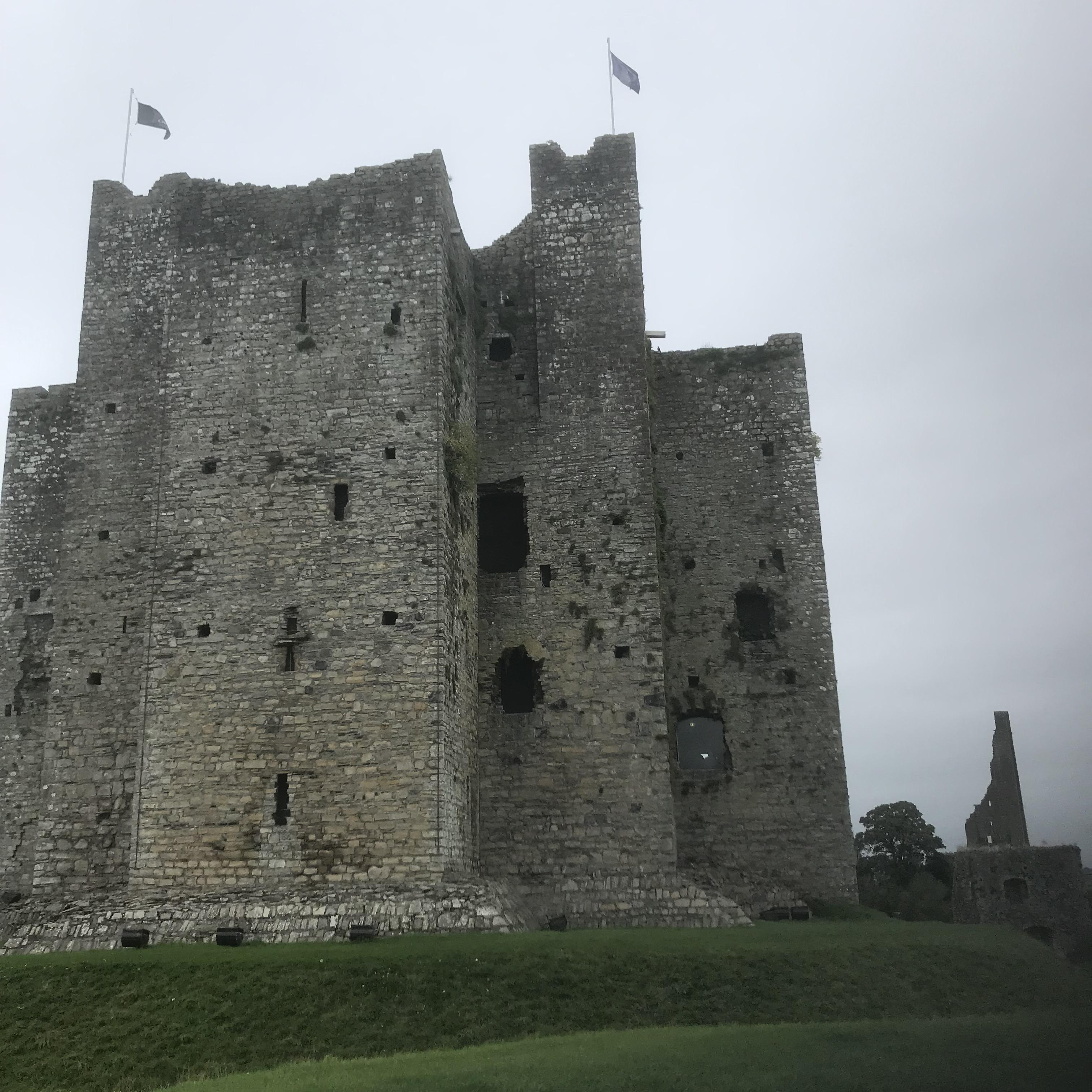 Trim Castle - HD Wallpaper 