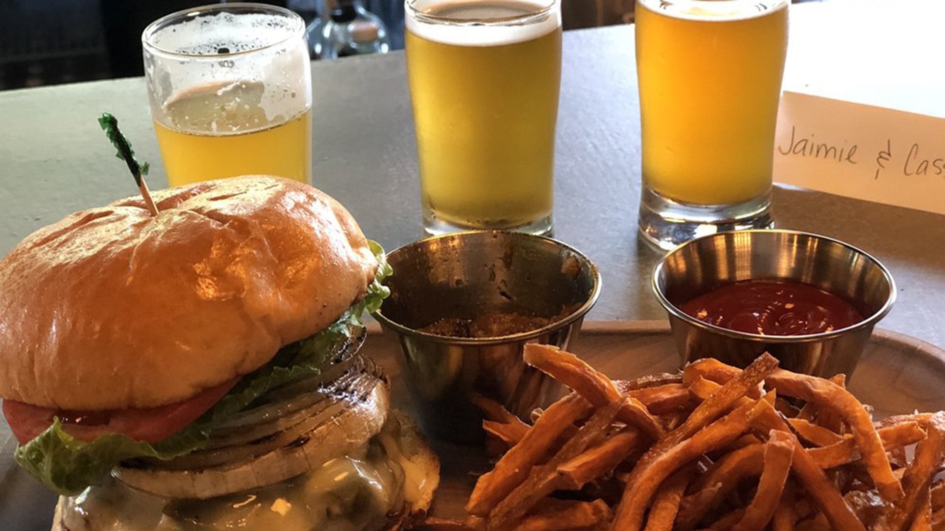 Bier Boutique St Petersburg - HD Wallpaper 