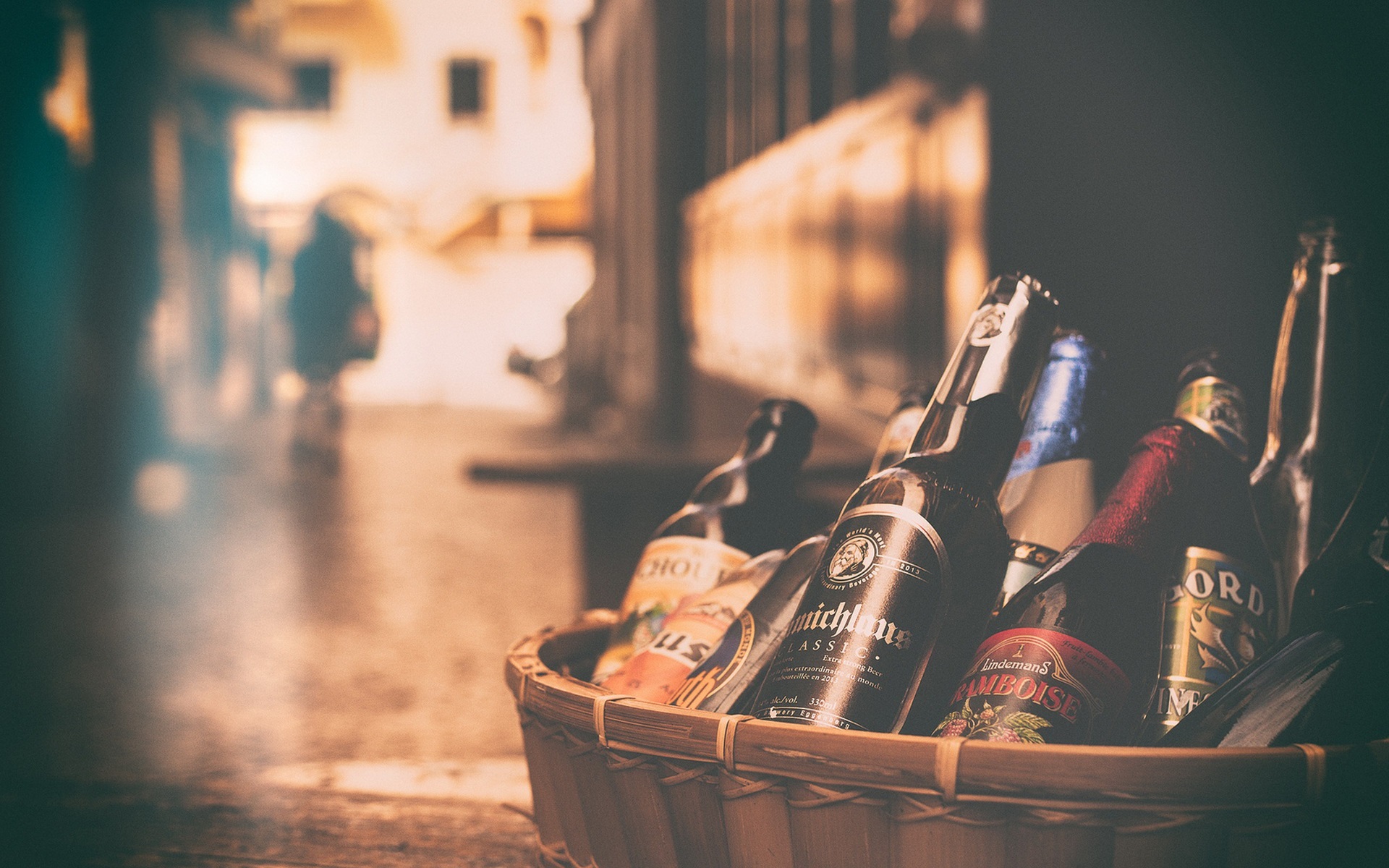 Wallpaper Beer Bottles, Basket, Street, Night - Beer Bottles In Bucket Hd - HD Wallpaper 