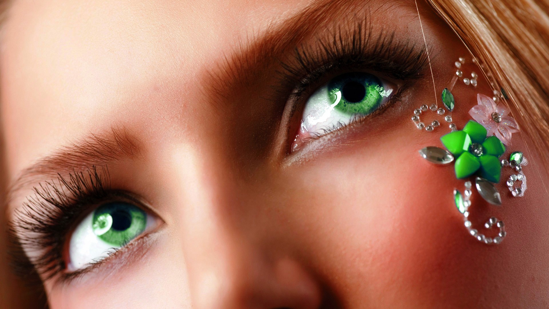 Green Eyes Wallpaper - Beautiful Green Eyes Close Up - HD Wallpaper 