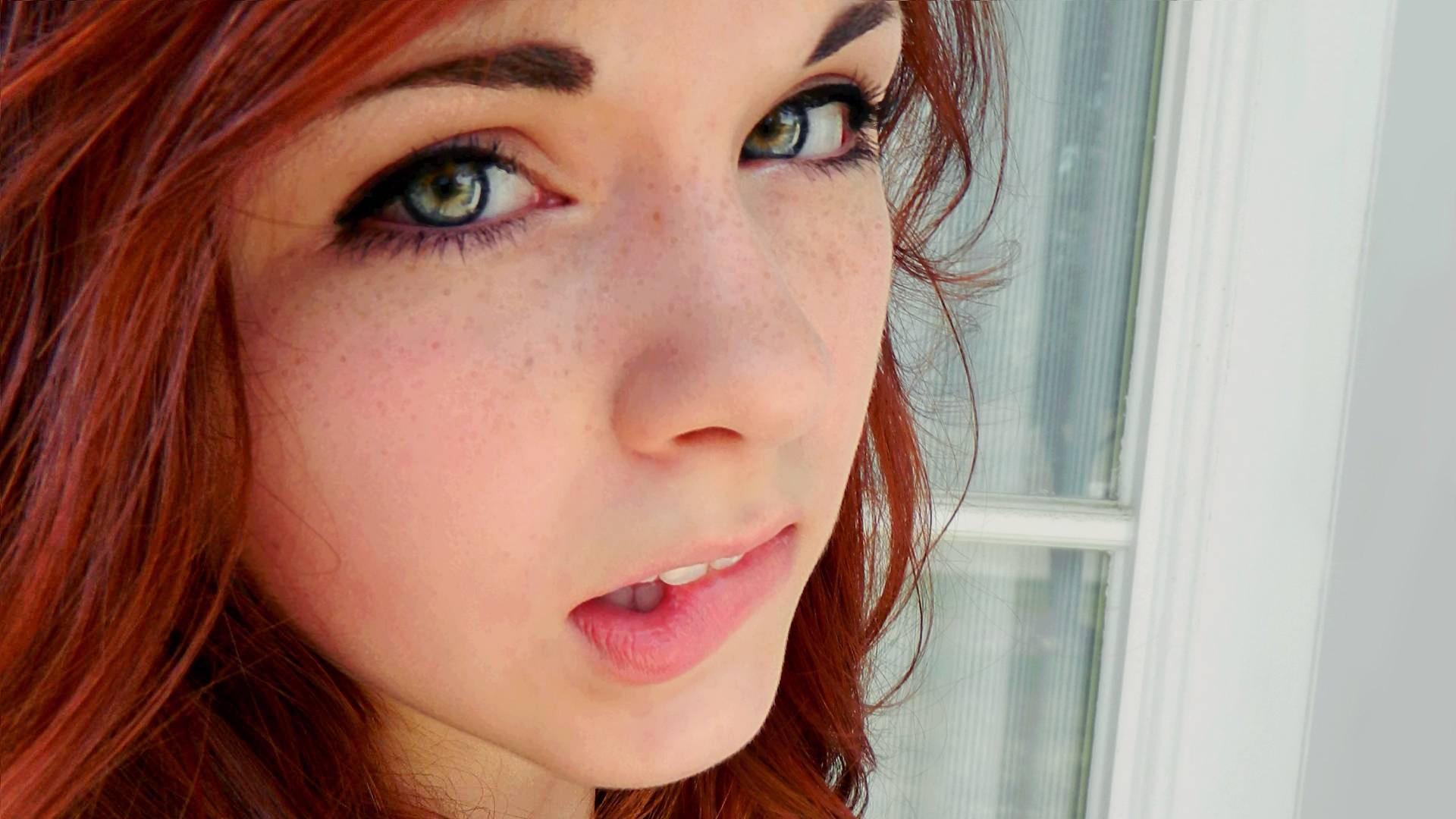 Red Hair Biting Lip - HD Wallpaper 