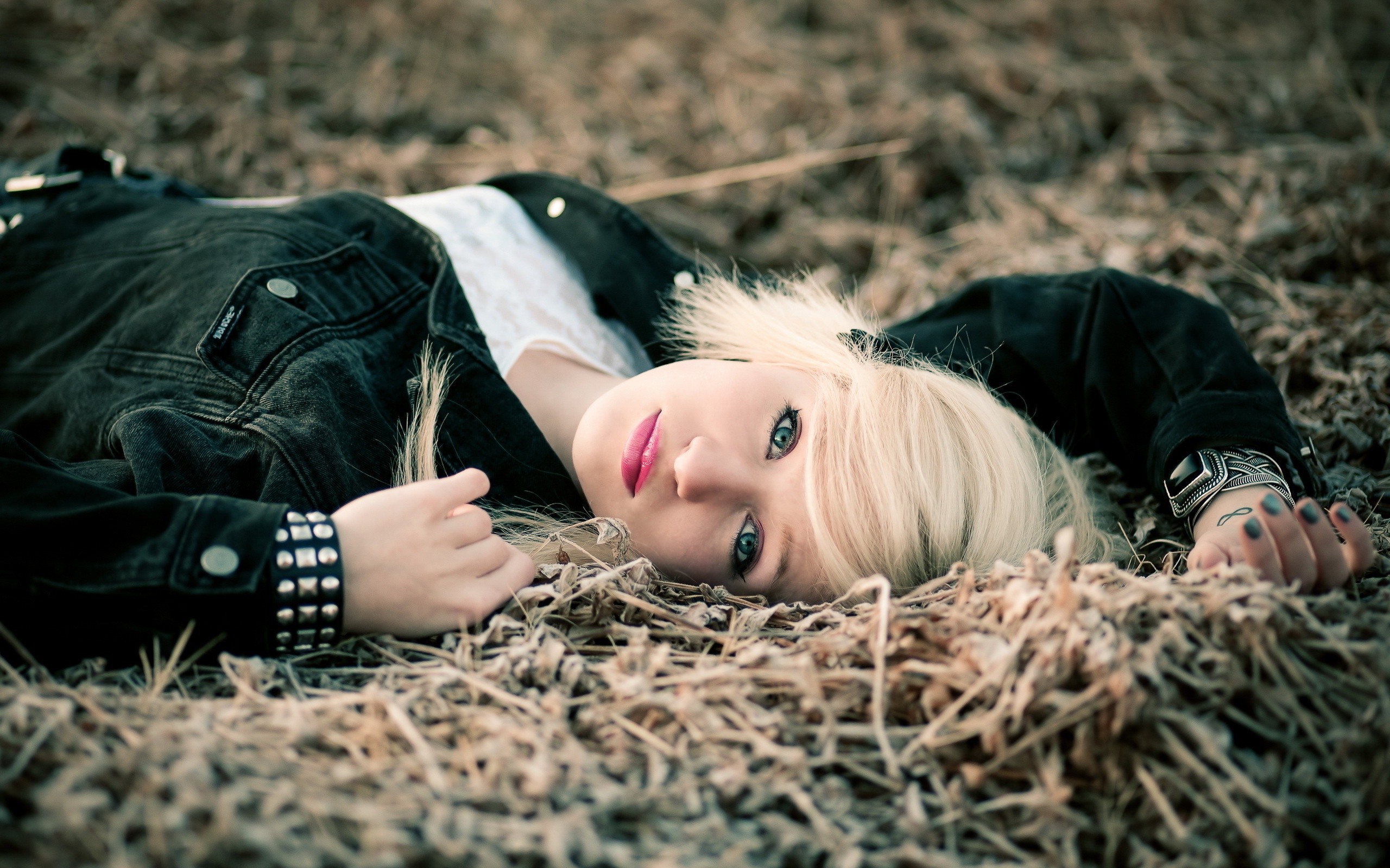Blonde Girl With Green Eyes - HD Wallpaper 