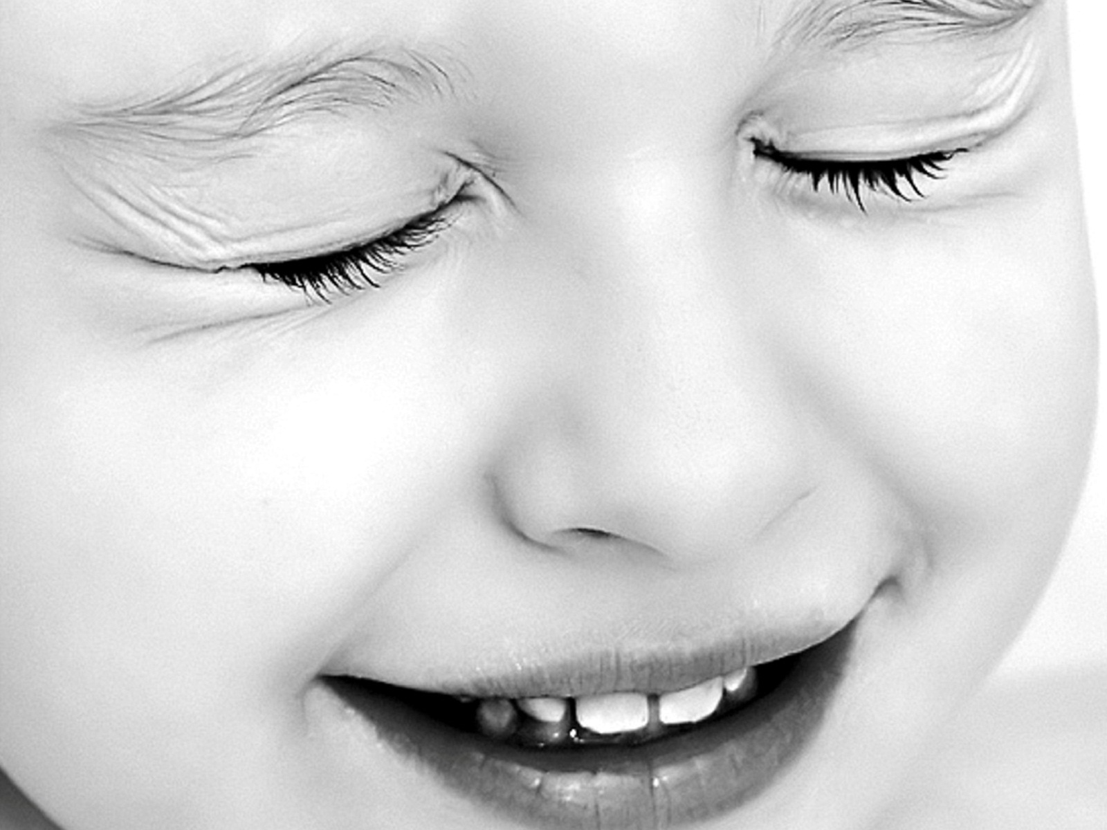 Cute Baby Close Eyes When Crying High Definition Wallpapers - Black And White - HD Wallpaper 