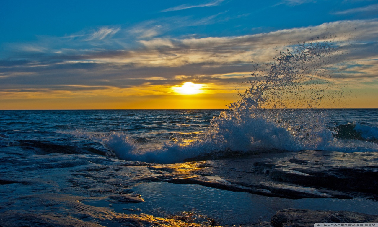 Sunset Waves Crashing On Rocks - HD Wallpaper 