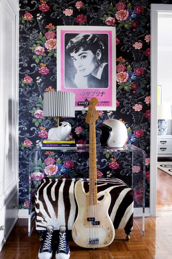 Lucite Entry Table - HD Wallpaper 