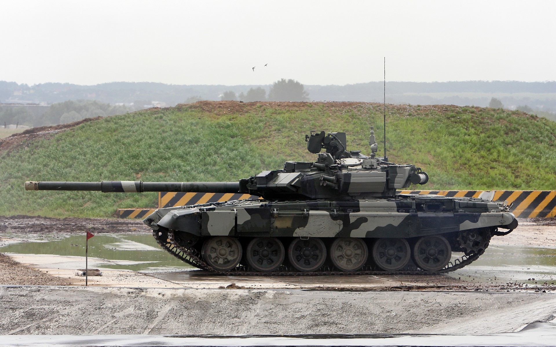 Marine Army Tank - HD Wallpaper 