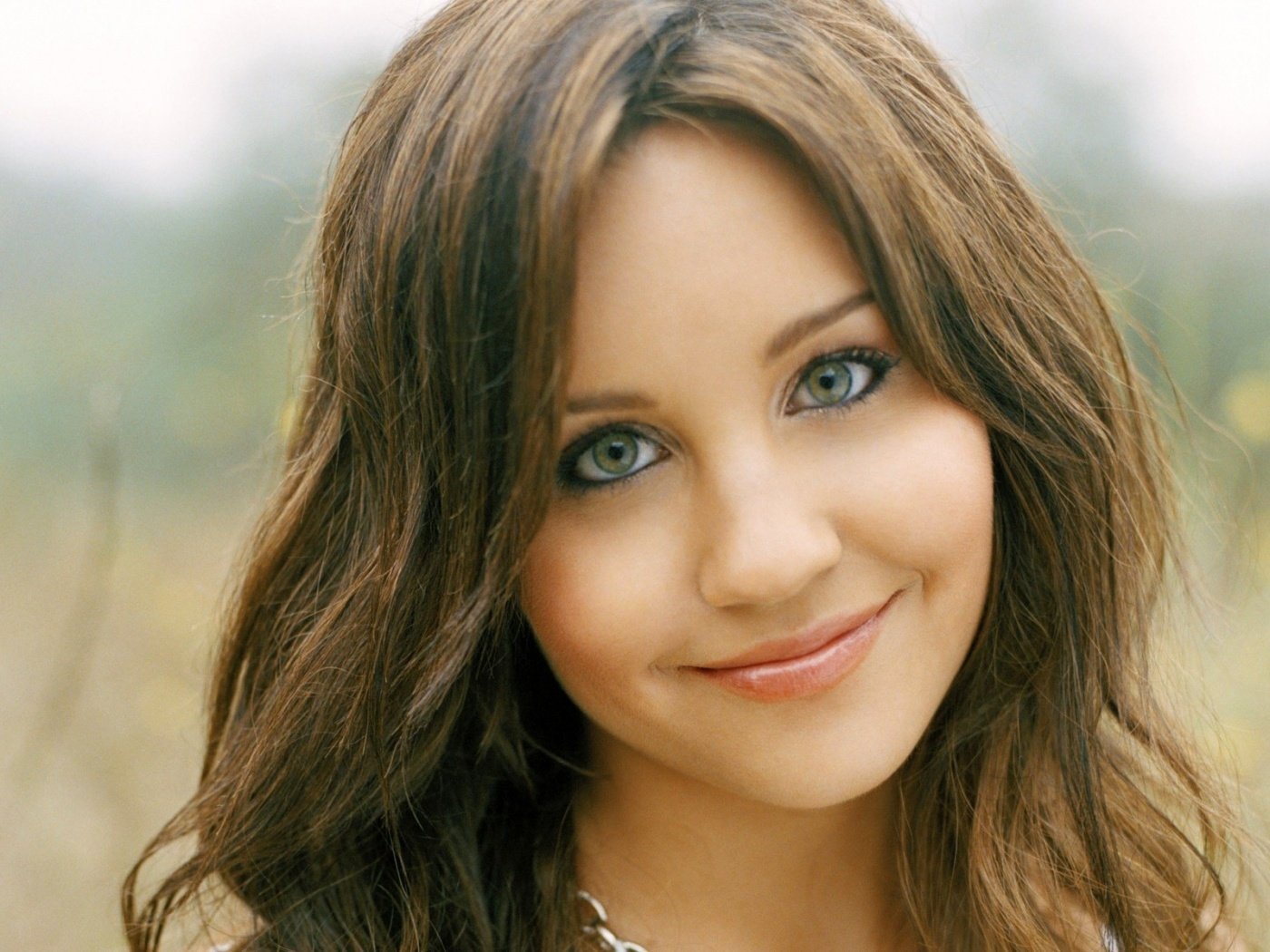 Pretty Girls With Brown Hair And Blue Eyes - 1400x1050 Wallpaper Pretty Girls With Brown Hair And Blue Eyes - 1400x1050 Wallpaper