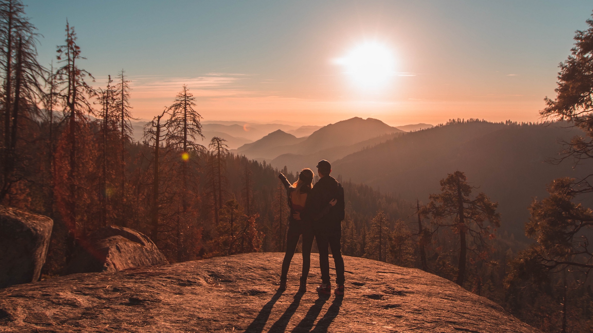 Wallpaper Couple, Mountains, Travel, Sunset, Sequoia - Couple Pictures Travel Mountain - HD Wallpaper 