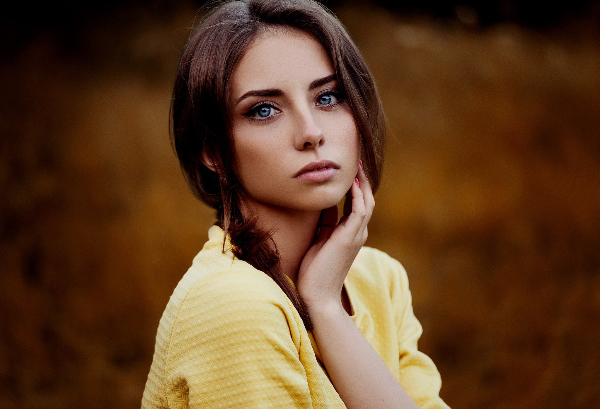 Brunette Girl Blue Eyes - HD Wallpaper 