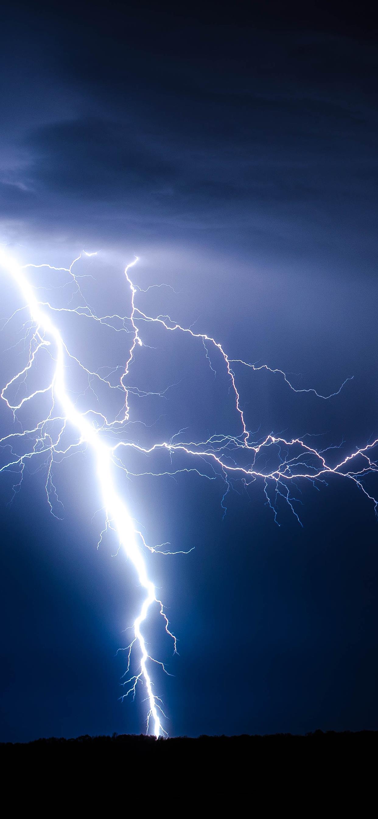 Iphone 11 Pro Lightning - HD Wallpaper 