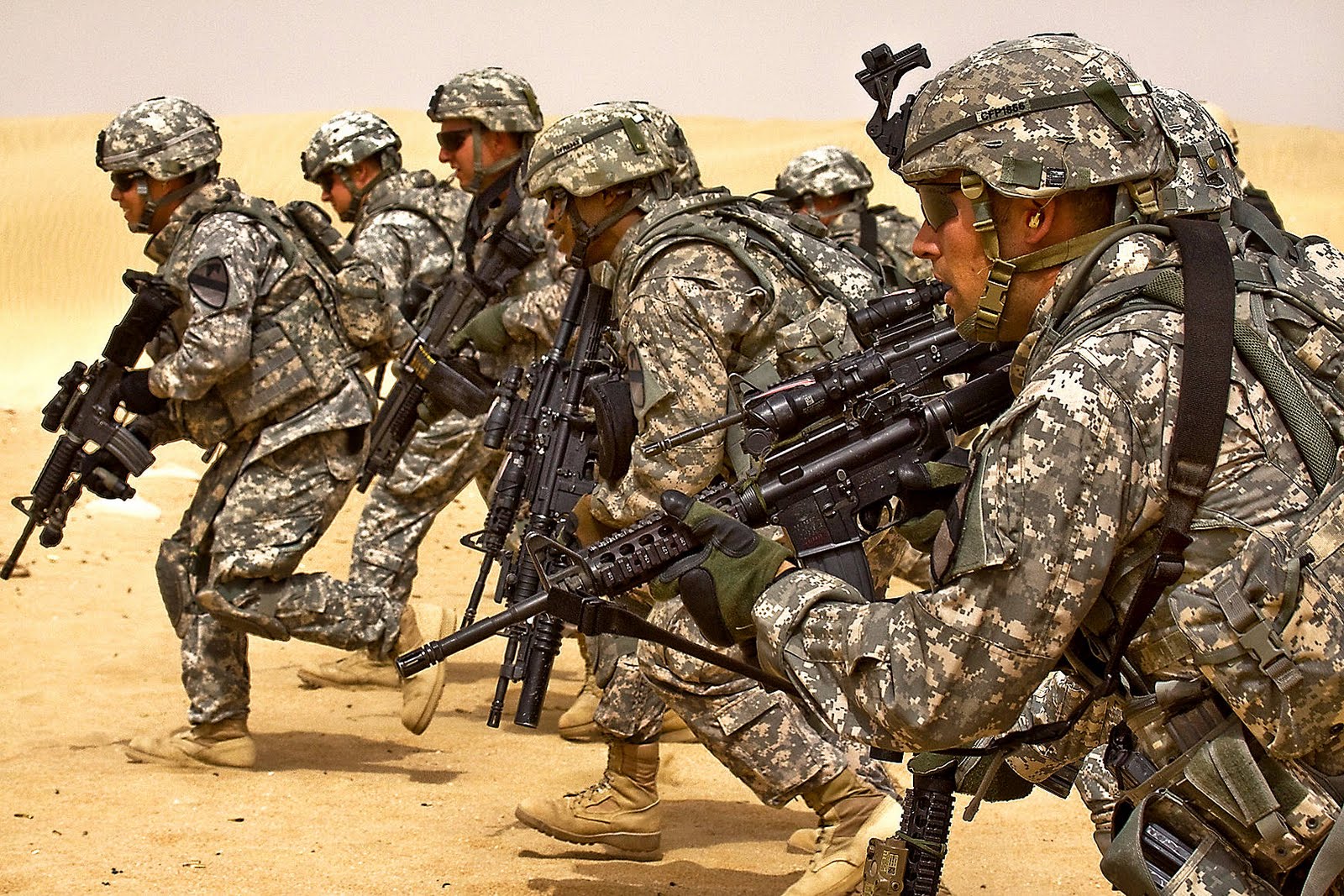 Us Army Soldier Wallpaper - Soldiers Going To War - HD Wallpaper 