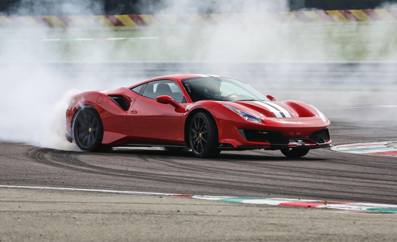 New 2019 Ferrari 488 Pista Engine Hd Wallpaper - 2019 Ferrari 488 Pista - HD Wallpaper 