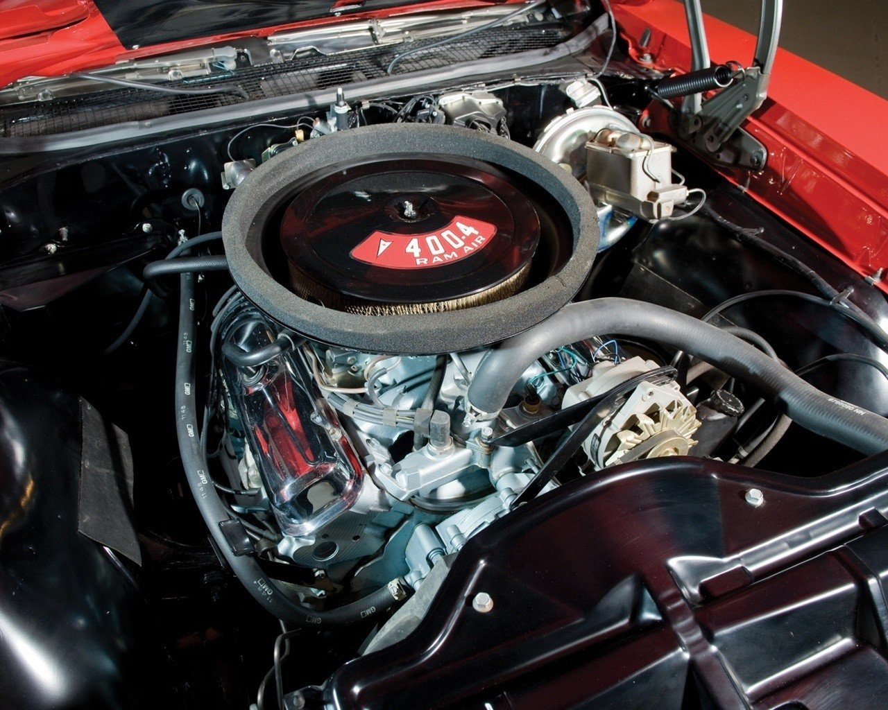 Awesome Engine Free Wallpaper Id - 1968 Gto Under Hood - HD Wallpaper 