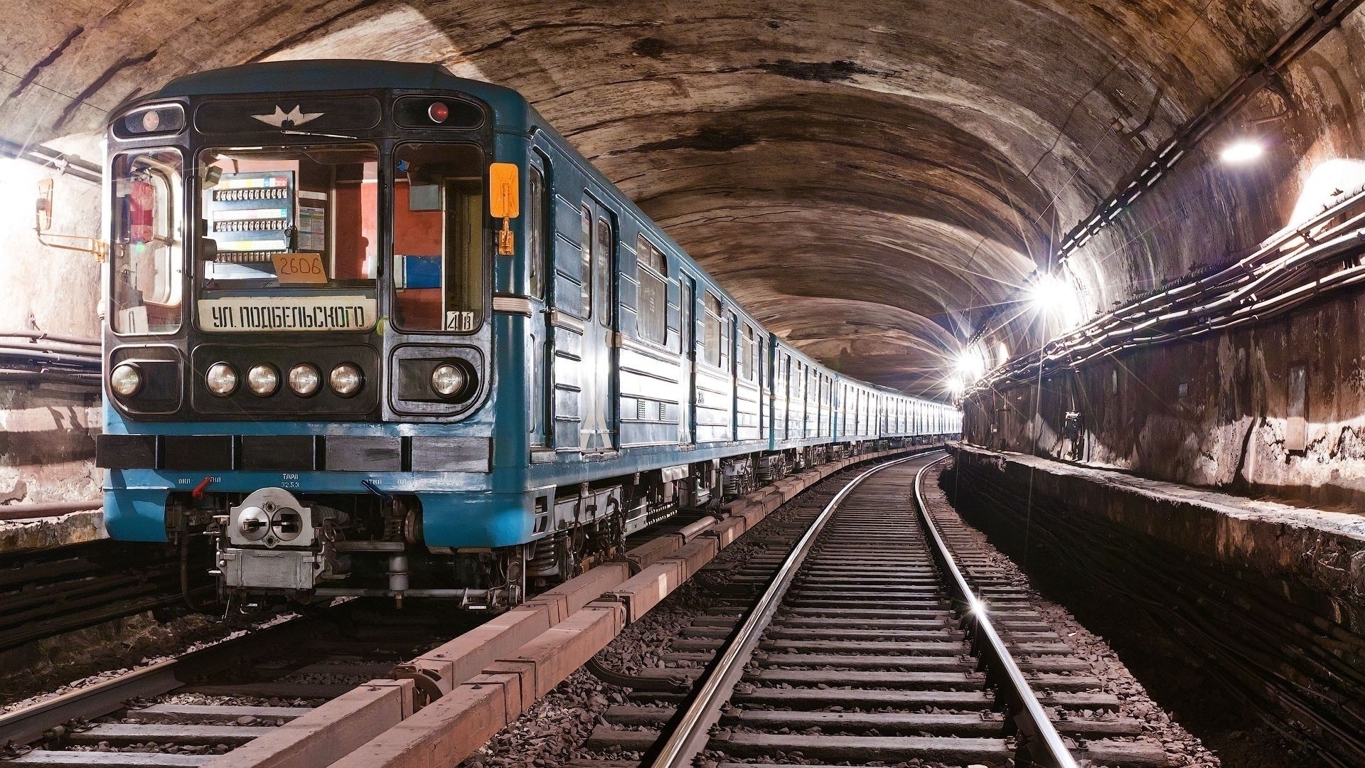 Train Tunnel Wallpaper - HD Wallpaper 