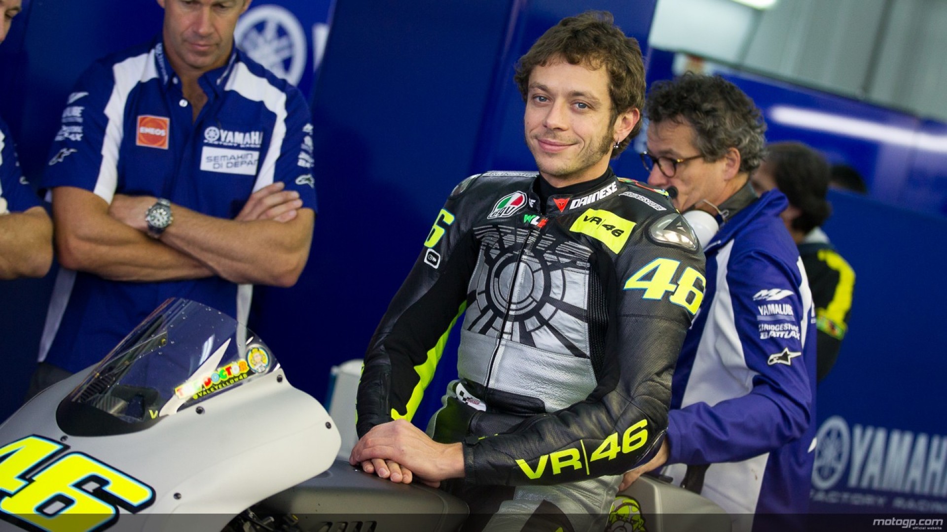 Valentino Rossi 2013 Yamaha - HD Wallpaper 