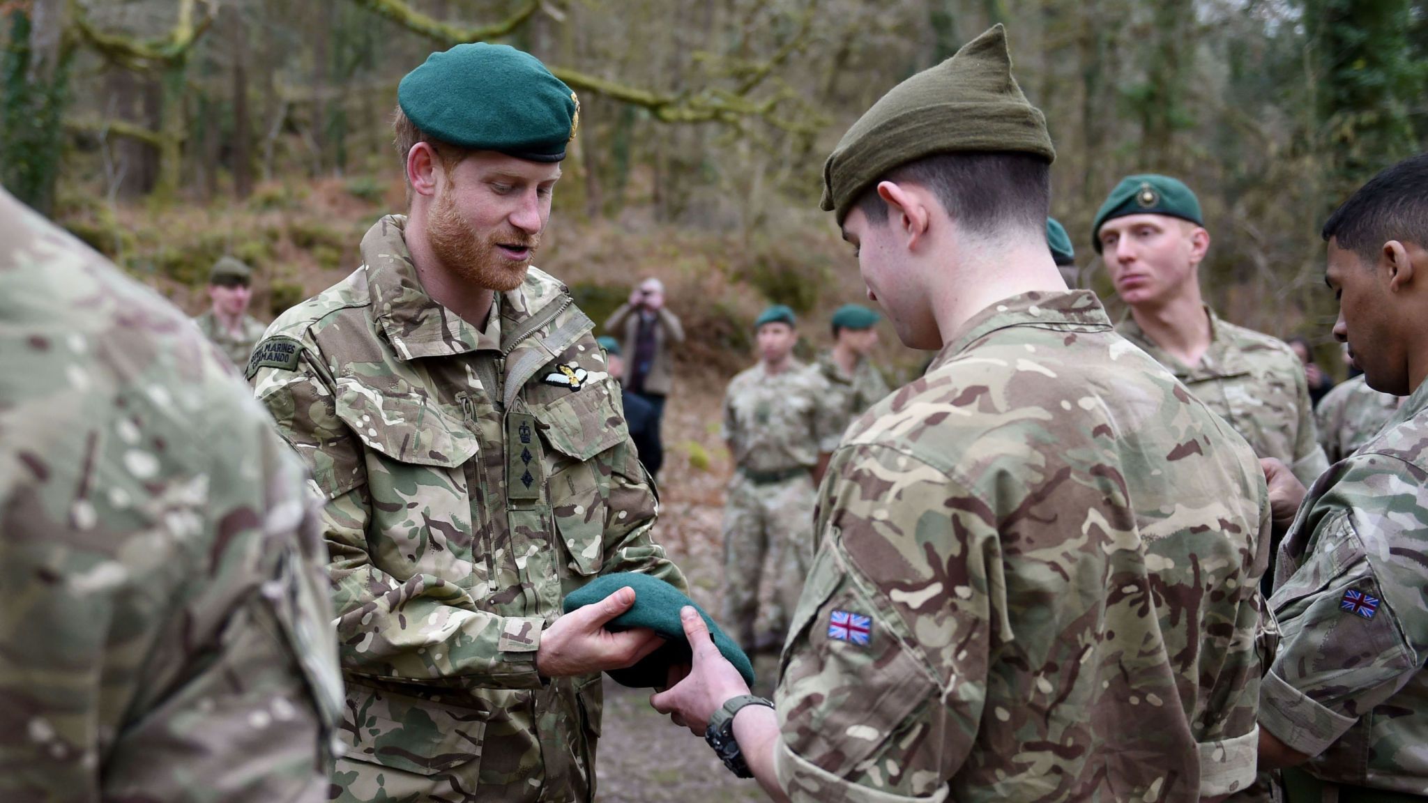 Prince Harry With Newly-qualified Royal Marines - Combat Medic - HD Wallpaper 