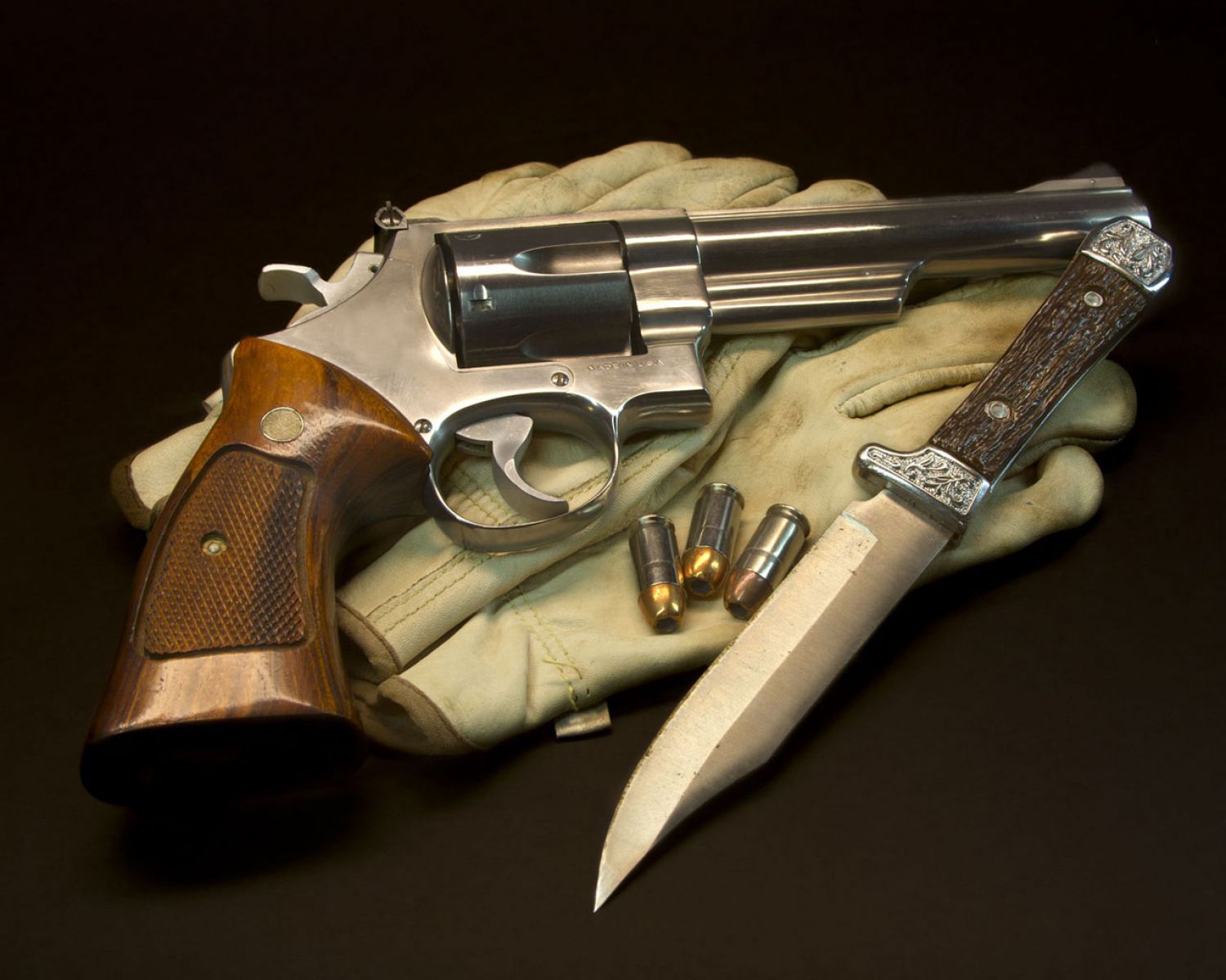 Gun 15 Wallpaper - All Weapon Wallpaper Hd For Desktop Free Download - HD Wallpaper 