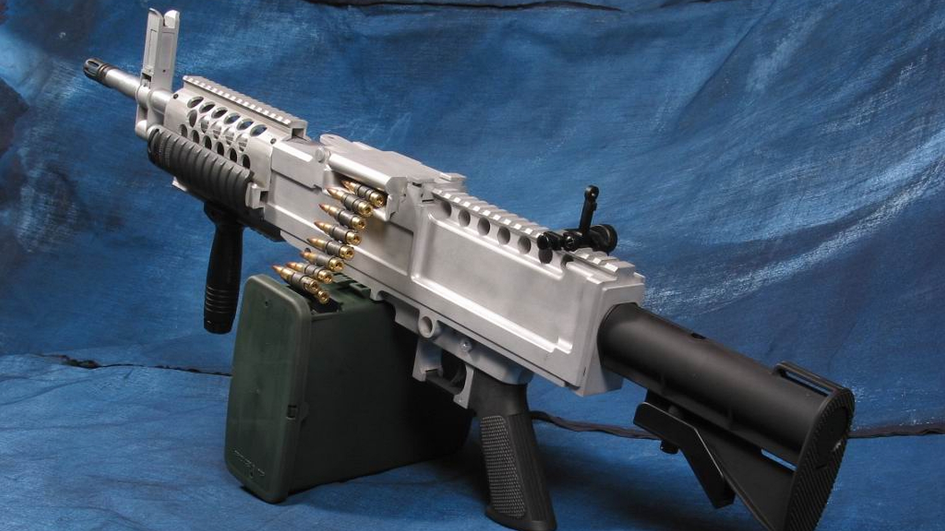 Gun Wallpaper Download - HD Wallpaper 