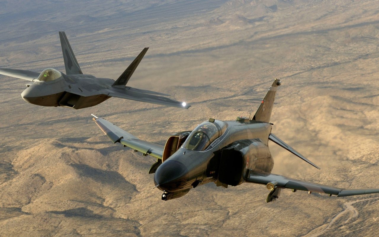 F4 Phantom F22 Raptor - HD Wallpaper 