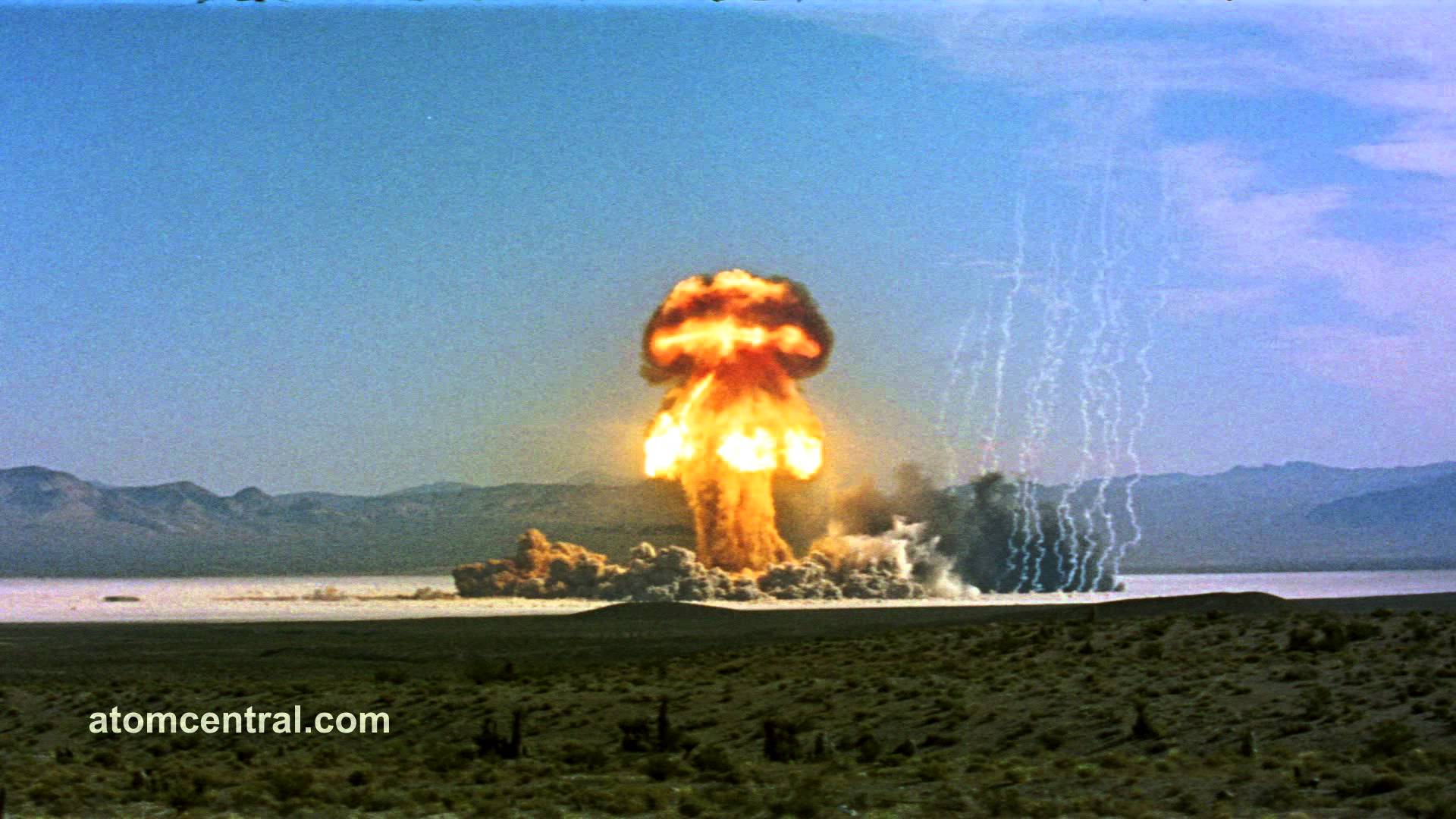 Bomb Blast Wallpaper - Atomic Bomb - HD Wallpaper 