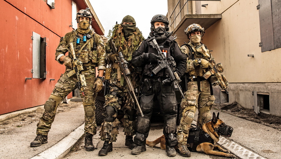 Norwegian Special Forces, Dog, Weapons Desktop Background - Norwegian Counter Terrorism Unit Delta - HD Wallpaper 