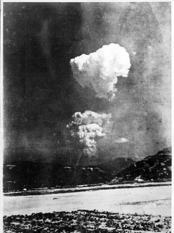 The Bombing Of Hiroshima, From 10 Km Away - Nagasaki Bomb From Ground - HD Wallpaper 