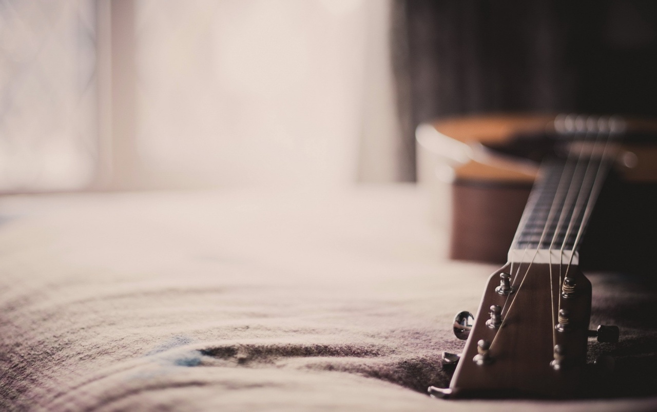 Guitar On Bed Wallpapers - Acoustic Guitar Guitar Photography - HD Wallpaper 