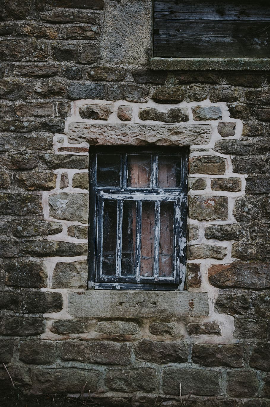 Black Wooden Glass Panel Window On Grey Brick Wall, - Window - HD Wallpaper 