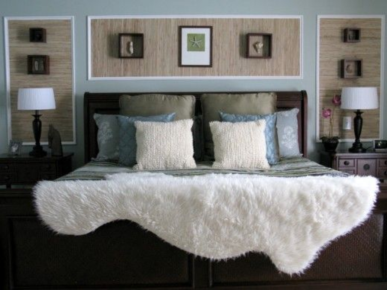 Decorative Wallpaper Panels Framed In Tropical Bedroom - Framed Wallpaper Panels Bedroom - HD Wallpaper 