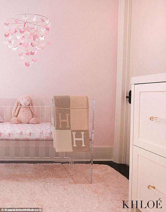 Another Photo Saw A Pink Bunny Sitting Inside A Clear - Khloe Kardashian Nursery - HD Wallpaper 
