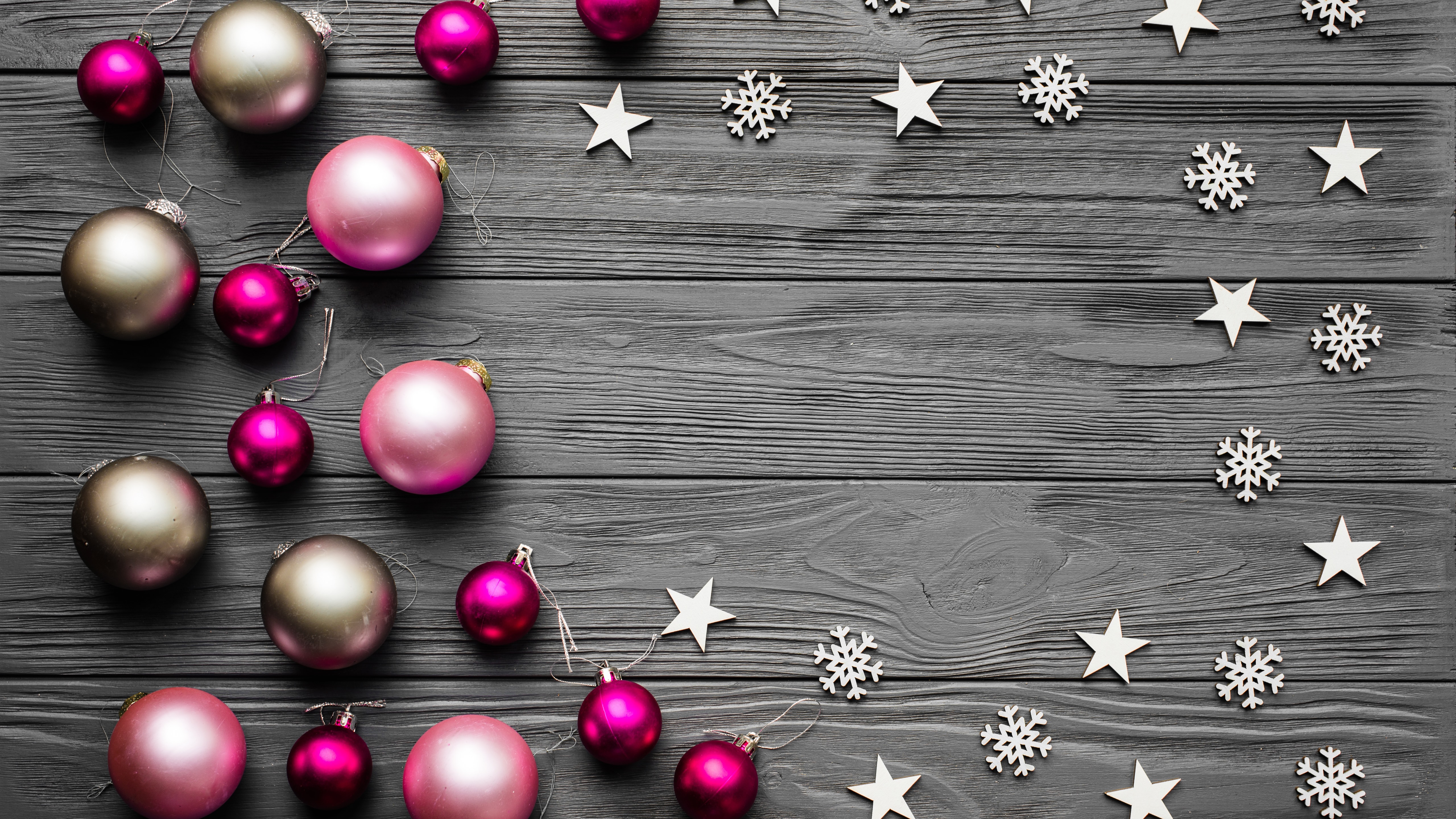 Wallpaper Some Christmas Balls, Stars, Wood Board - Nouvel An Deco Carte - HD Wallpaper 