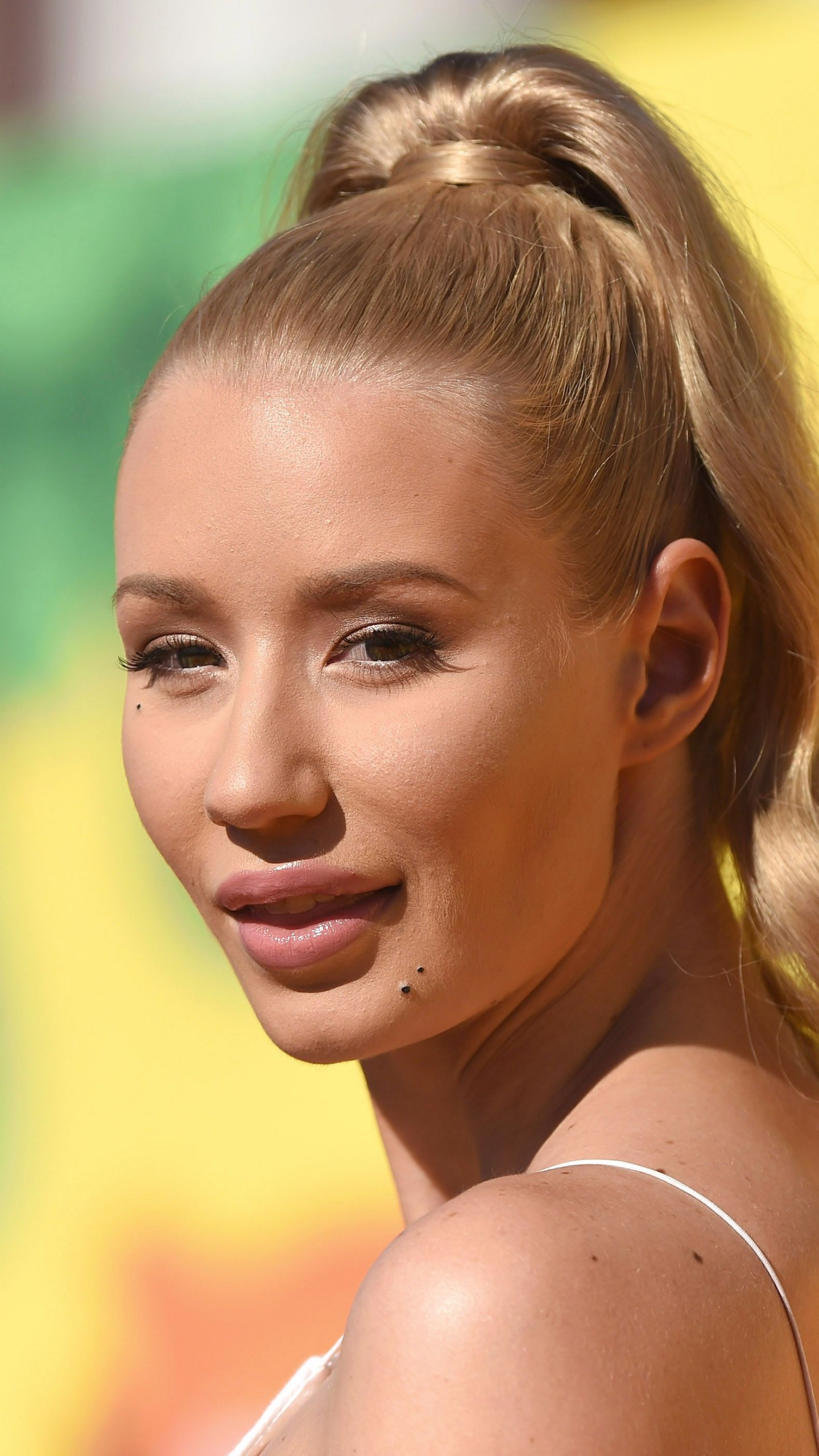 Iggy Azalea Close Up - HD Wallpaper 