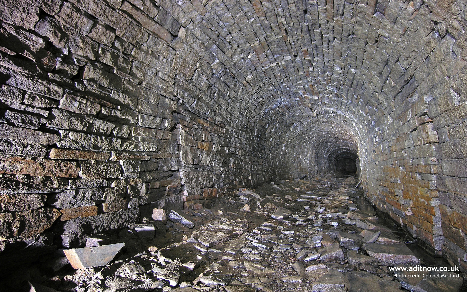 Aditnow Desktop Wallpaper - Tunnel - HD Wallpaper 