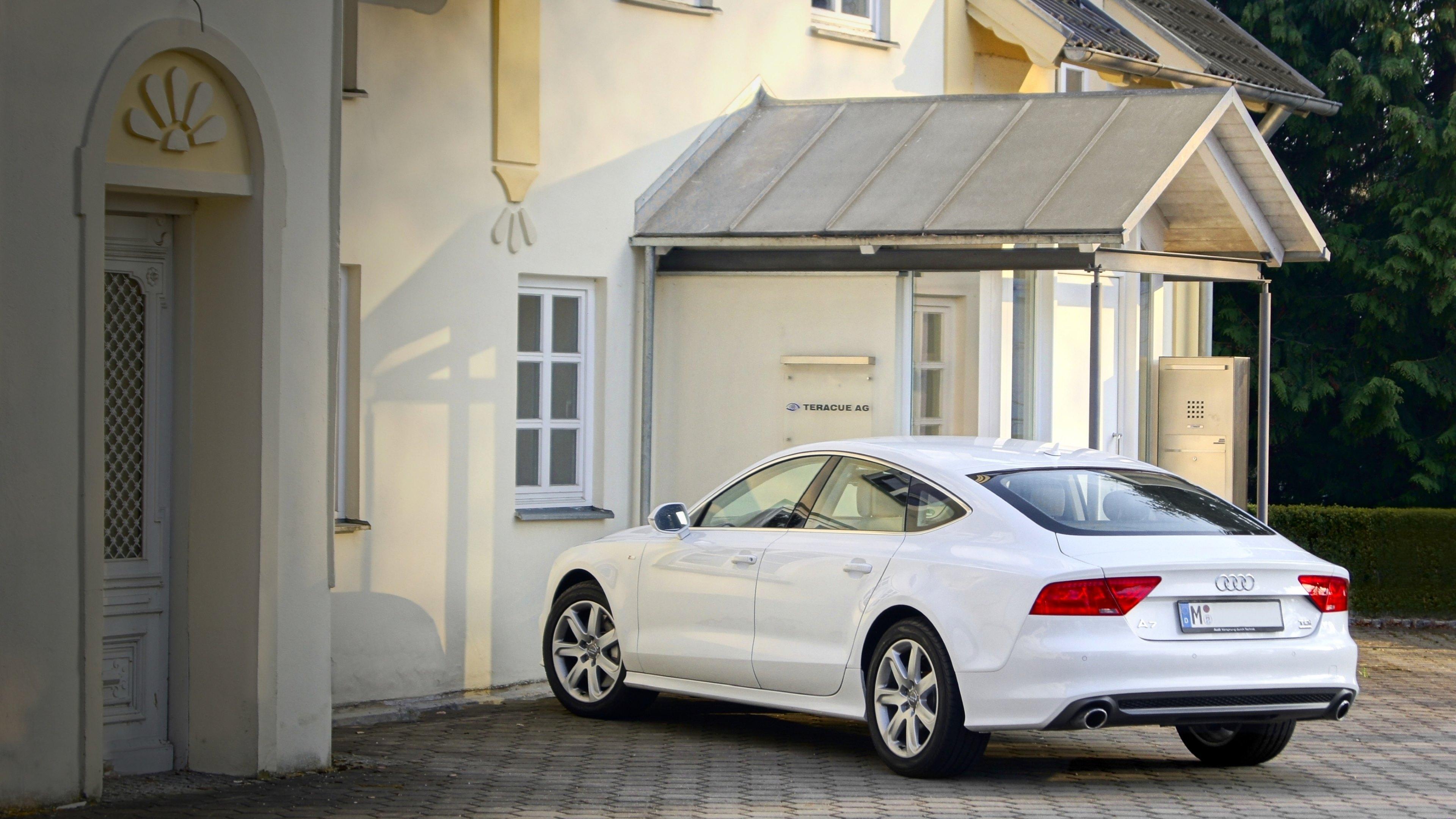 Hd Audi A7 In Front Of The House Wallpaper - HD Wallpaper 