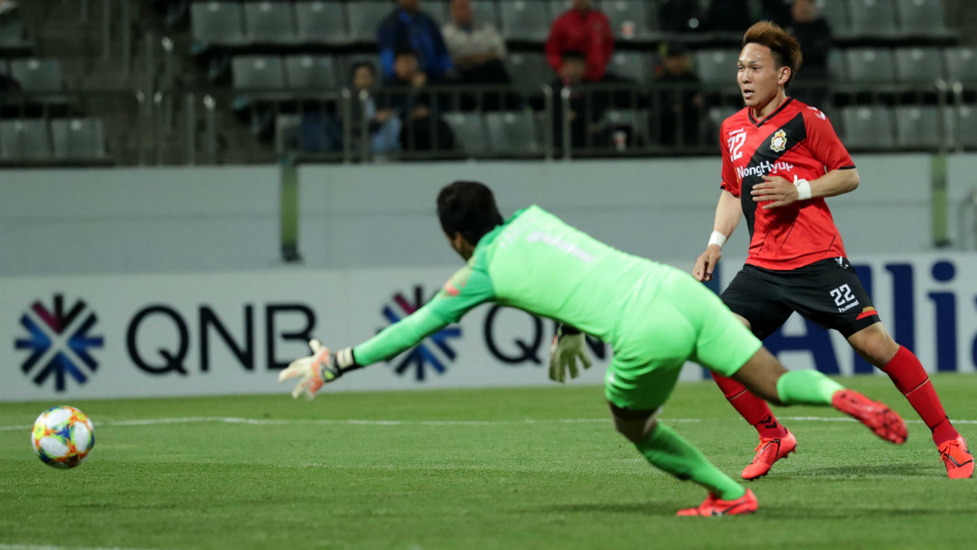 Kick Up A Soccer Ball - HD Wallpaper 