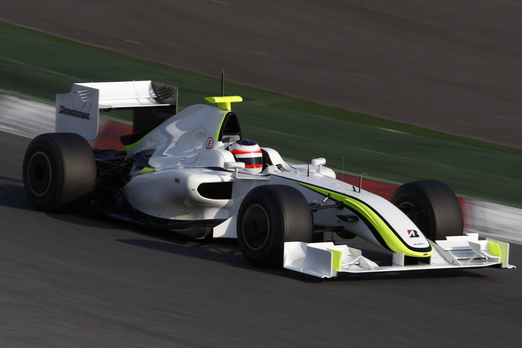 Brawn Gp Testing 2009 - HD Wallpaper 