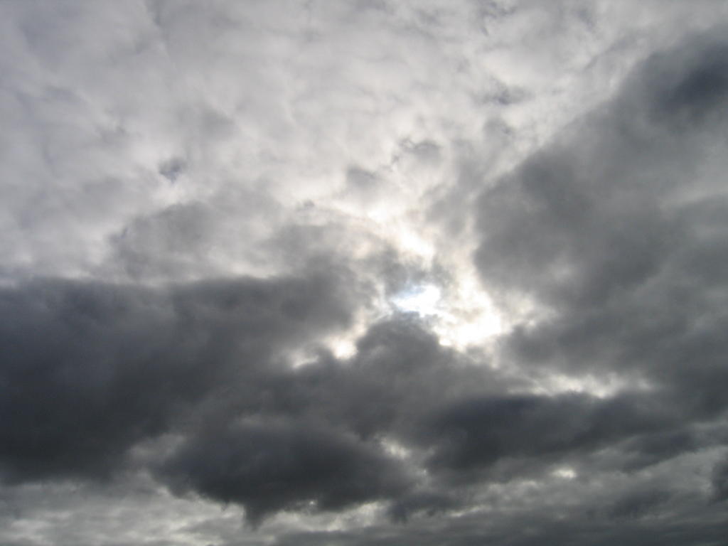 Black And White Cloud Wallpaper - Grey Skies With Clouds - HD Wallpaper 