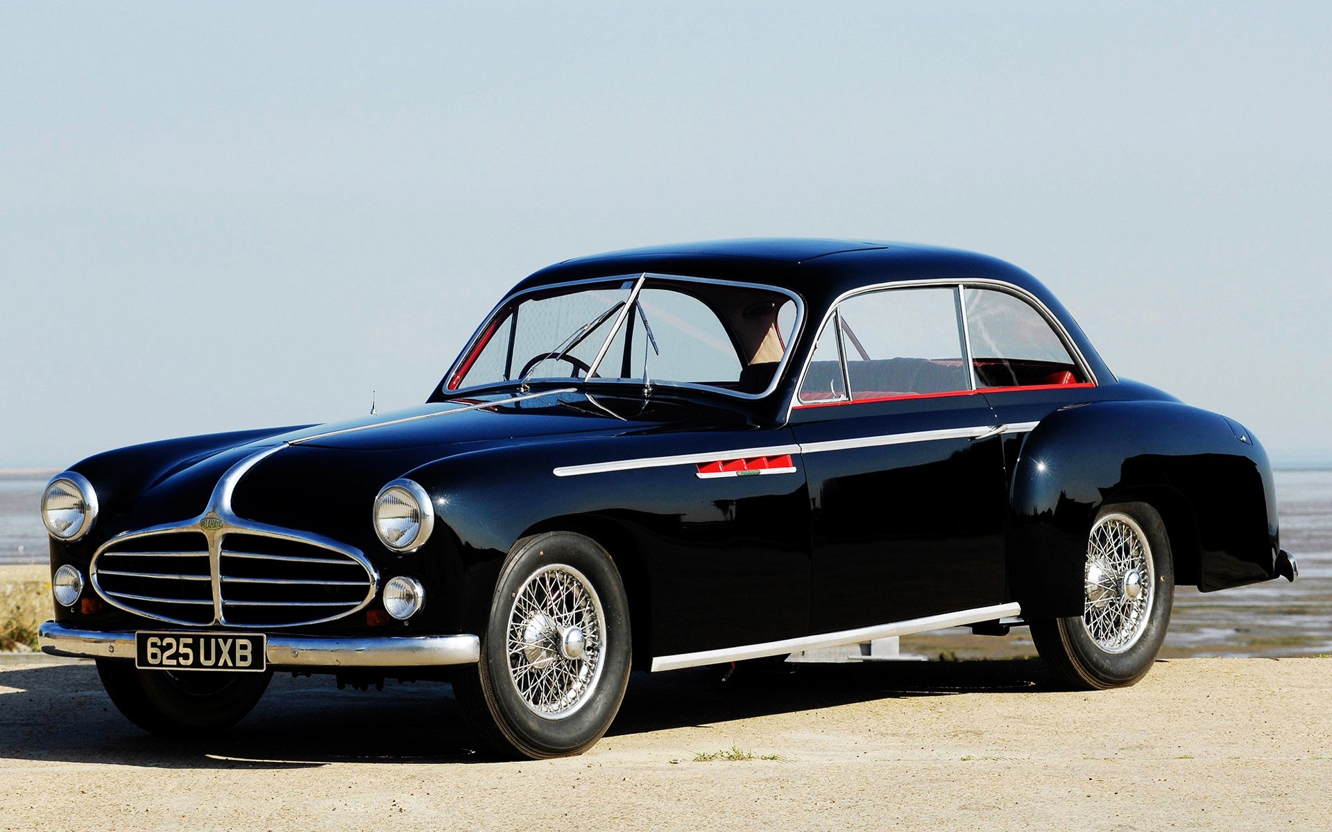 Classic / Old Cars Car Vehicle Wheel Transportation - Delahaye 235 - HD Wallpaper 