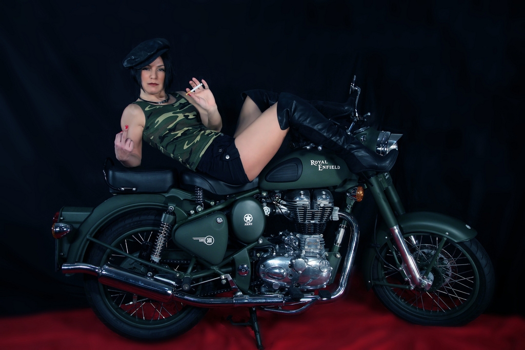 Royal Enfield Hd Wallpapers - Royal Enfield Model Photography - HD Wallpaper 