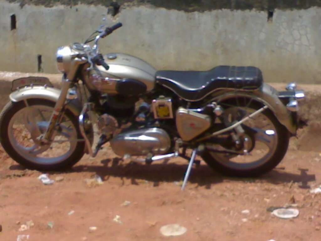 Royal Enfield Wallpaper - Royal Enfield Wallpaper Hd - HD Wallpaper 