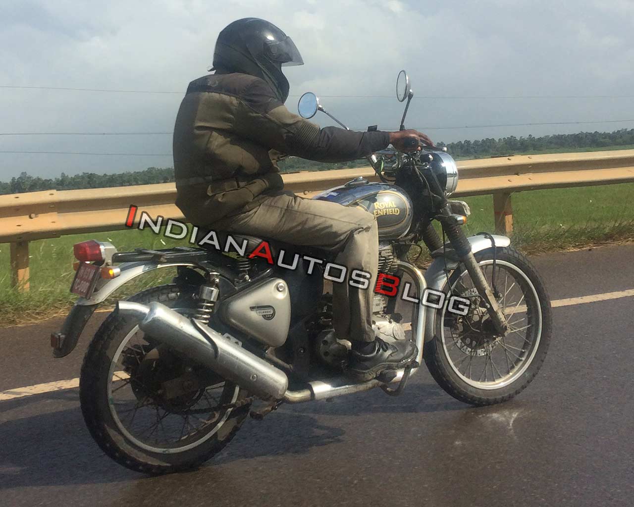 Royal Enfield Classic 500 Scrambler Spied Testing - HD Wallpaper 