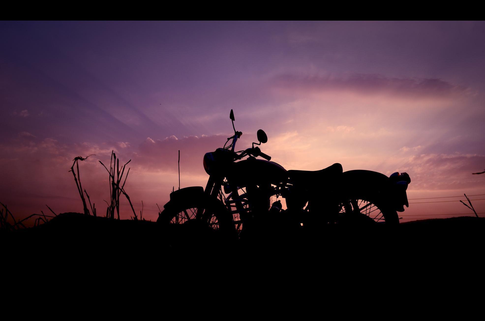 4k Wallpaper Royal Enfield For Pc - HD Wallpaper 